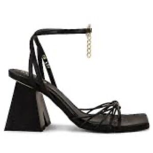 Beautiful leather Alohas sandals, worn twice. Made in Spain!